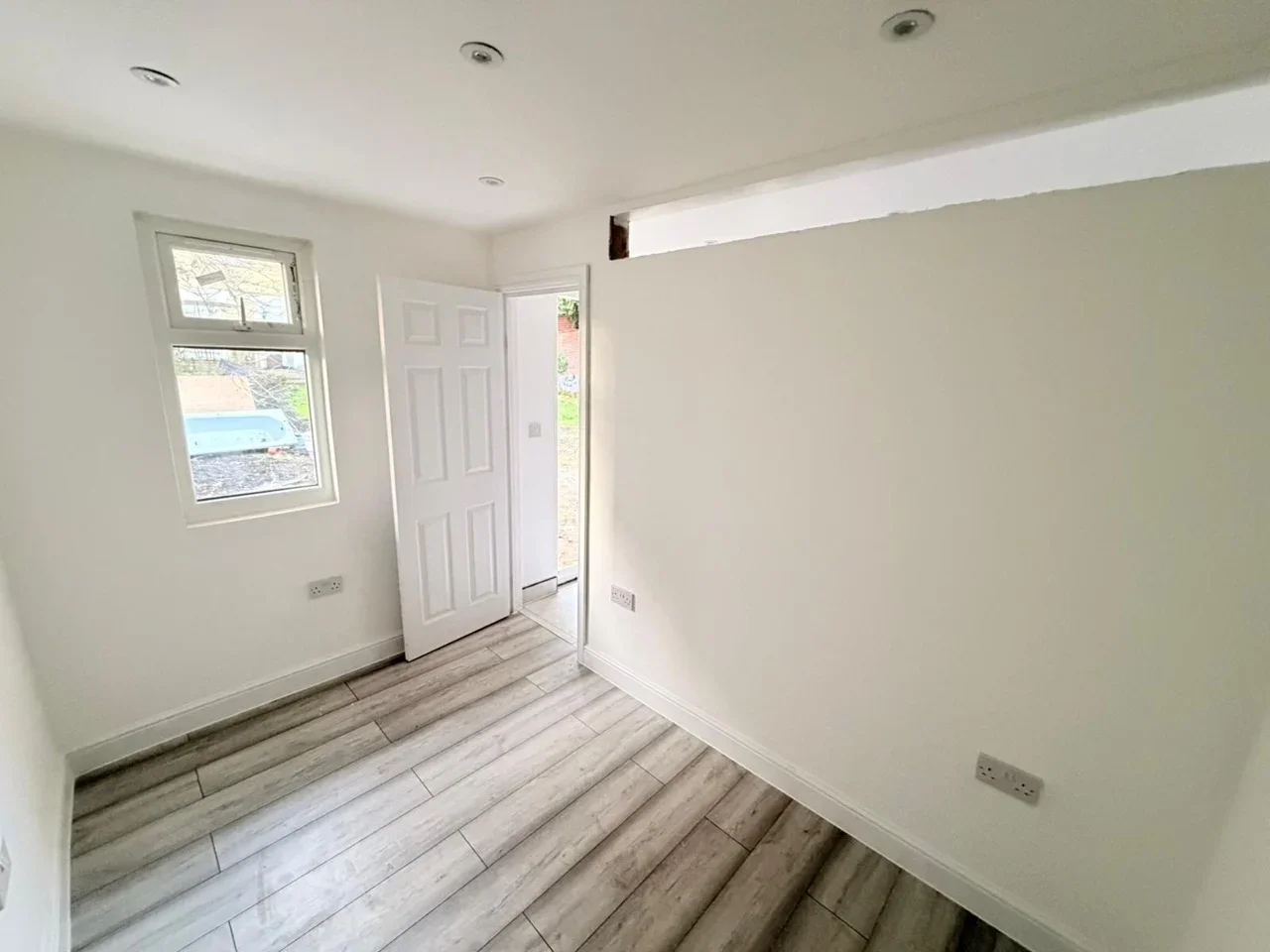 Flat Nottingham Road in Greater London