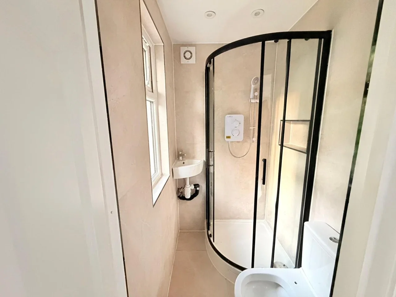 Flat Nottingham Road in Greater London