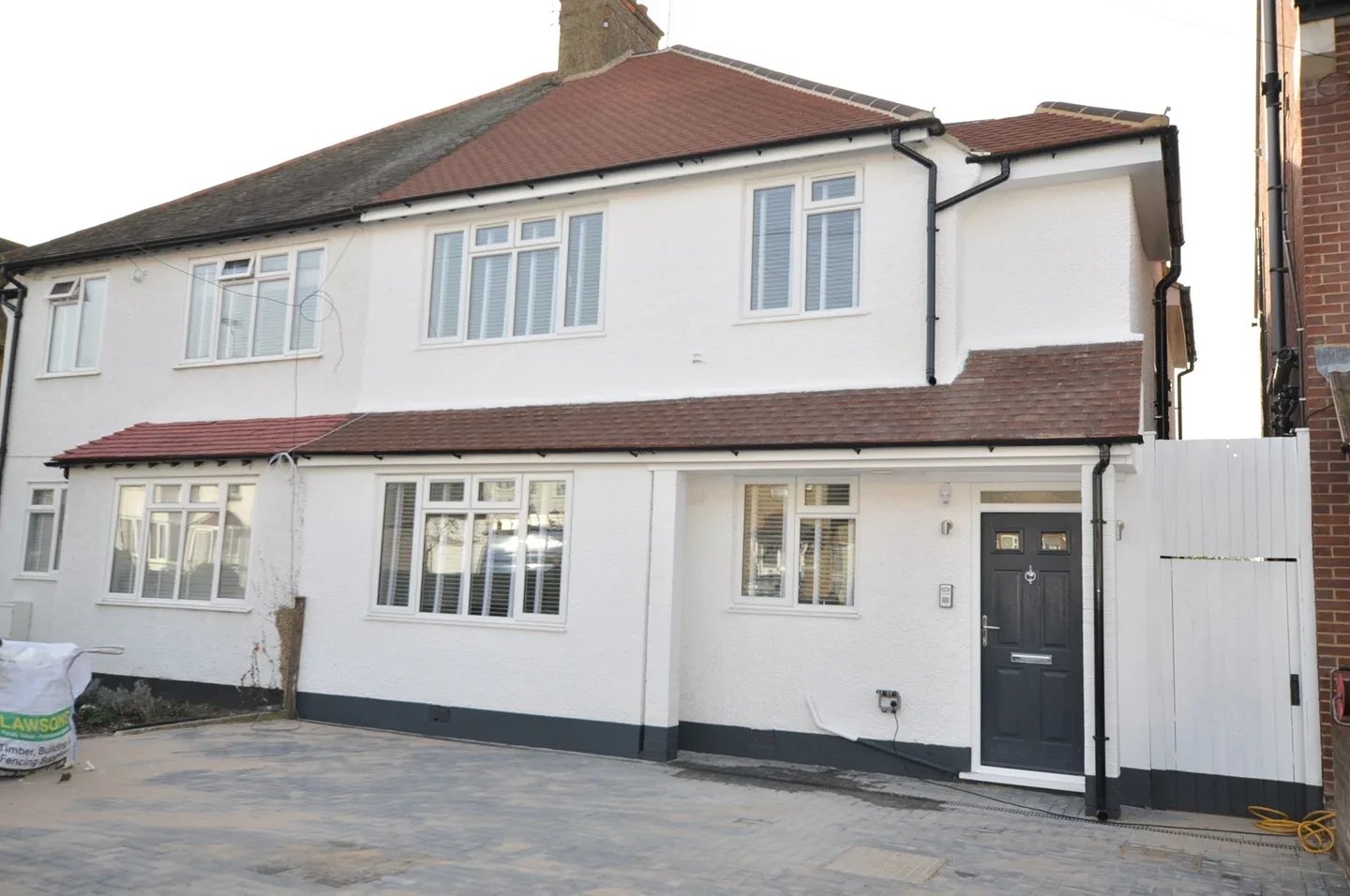 House Ridgeview Road in Greater London