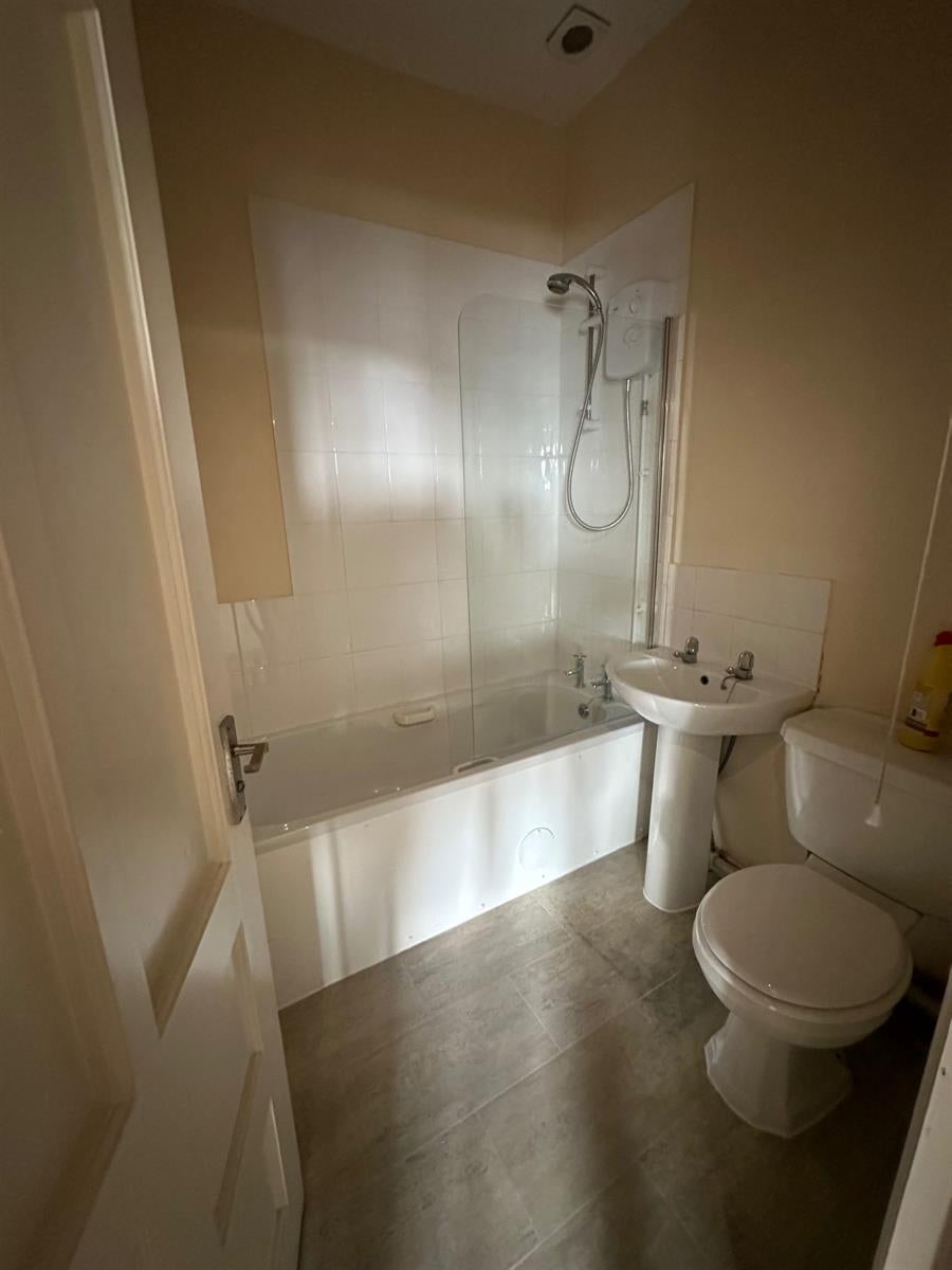 Flat Anlaby Road in Hull
