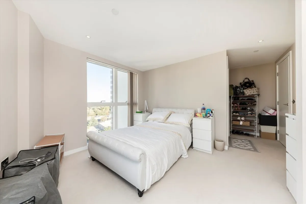 Flat Pump House Crescent in Greater London