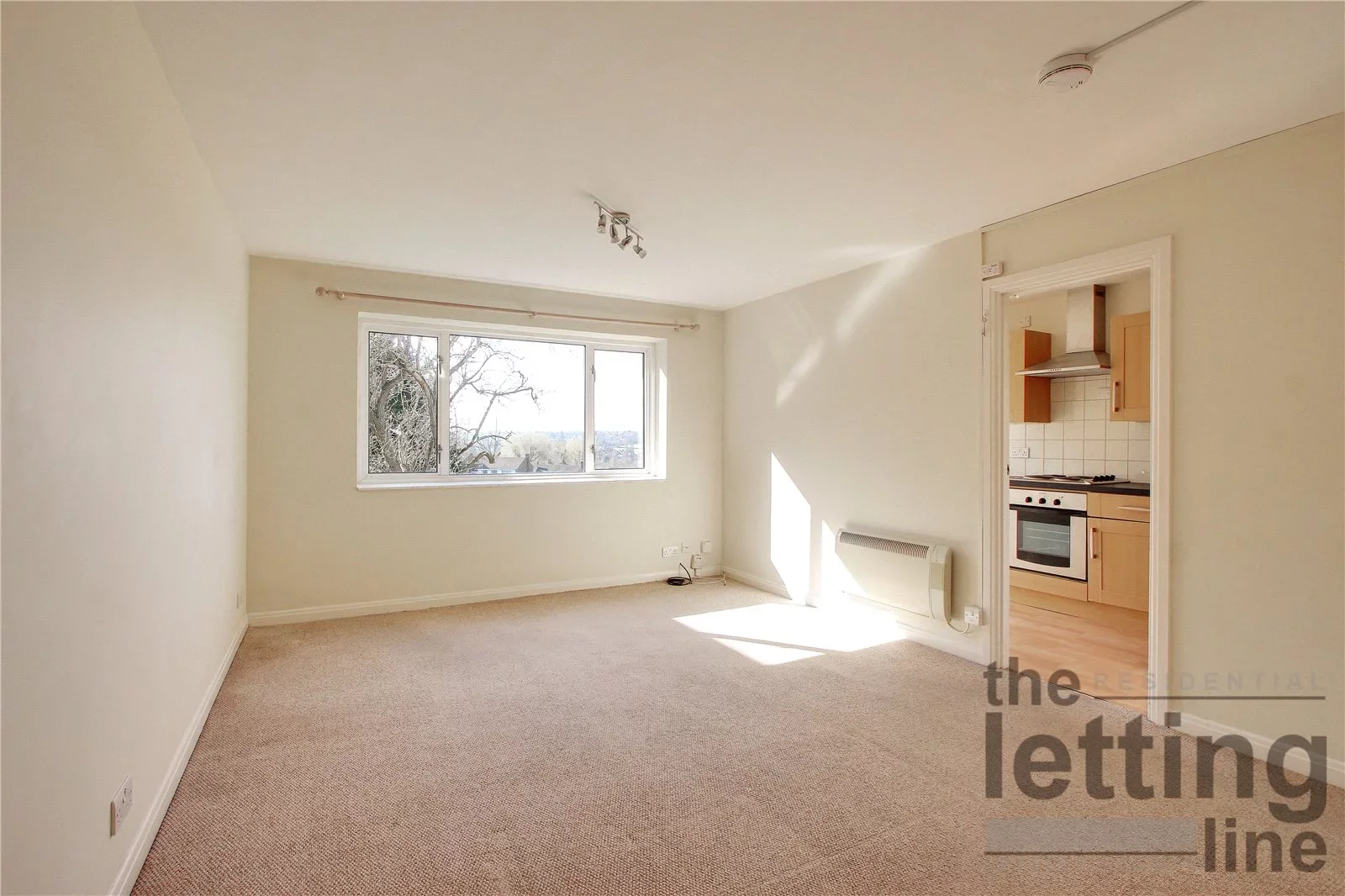 Flat Dunraven Drive in Greater London