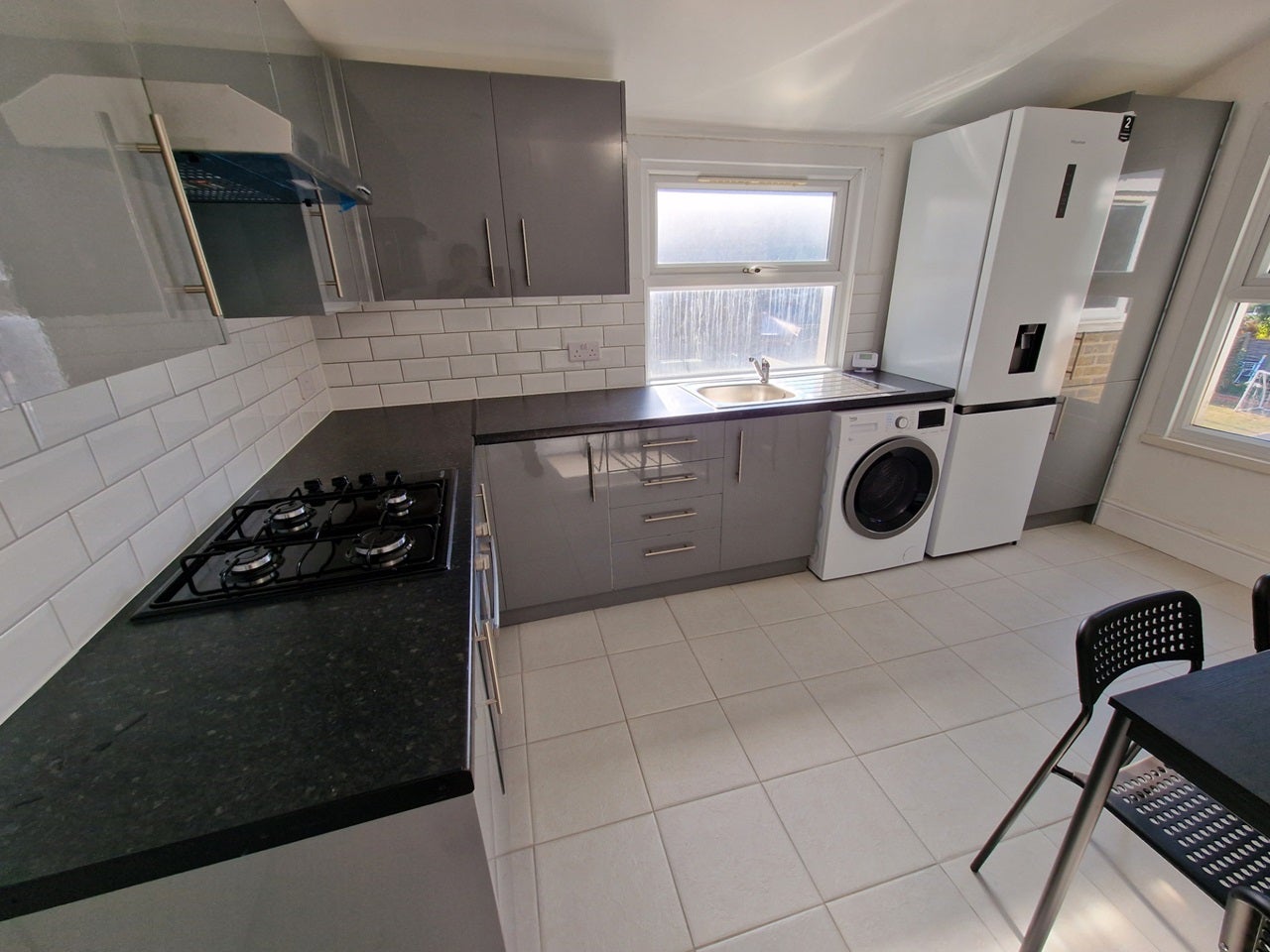 Flat Kensington Avenue in Greater London