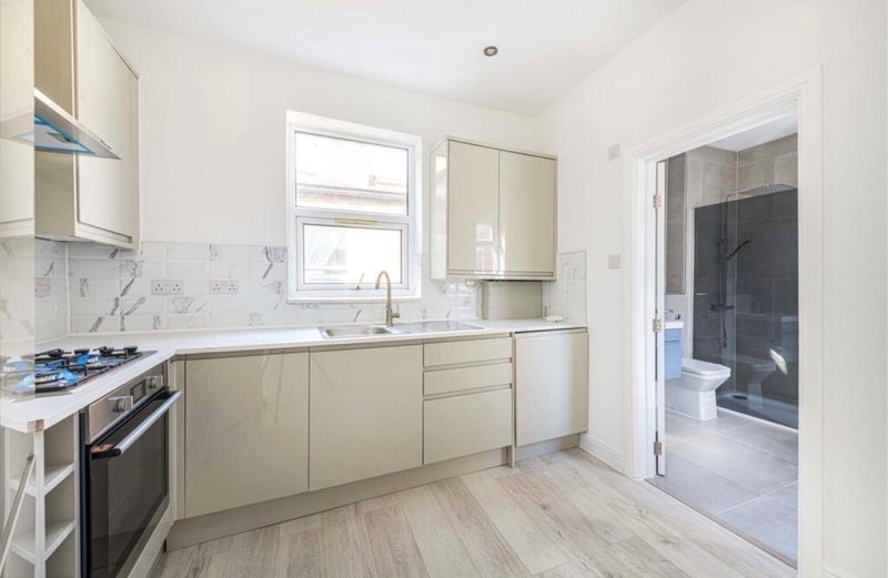 Room Rainville Road in Greater London