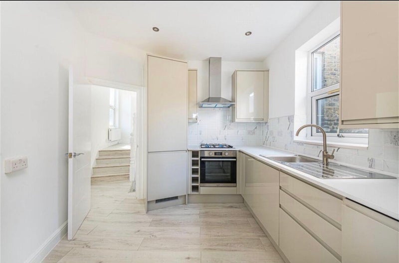 Room Rainville Road in Greater London