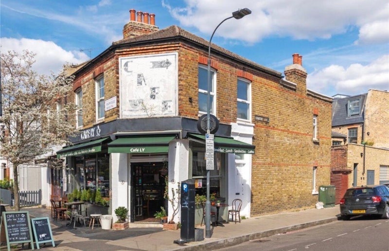 Room Rainville Road in Greater London