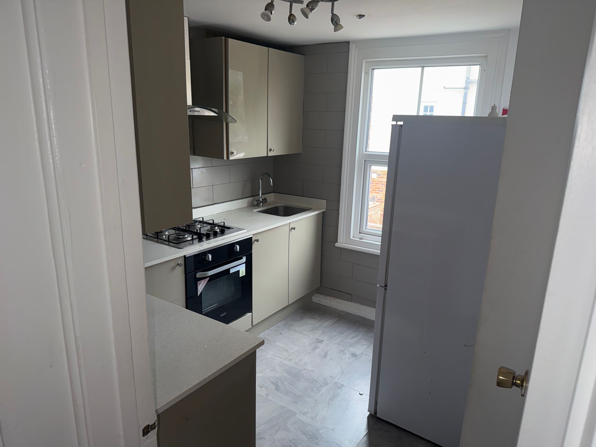 Flat Eastfield Road in Burnham