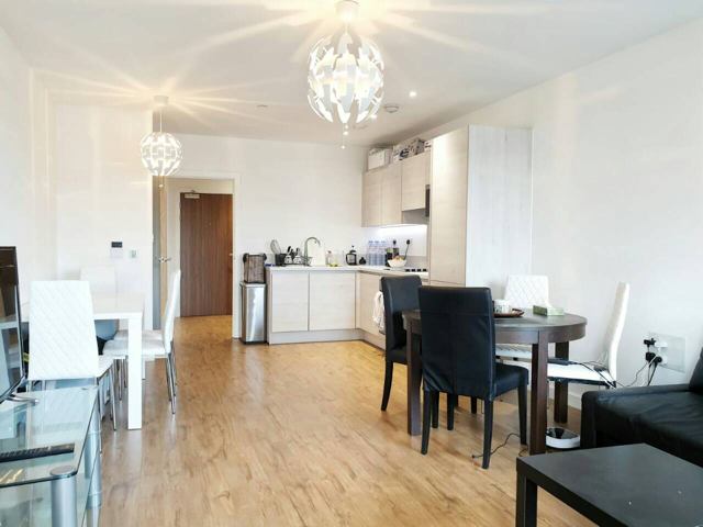 Flat Olympic Way in Greater London