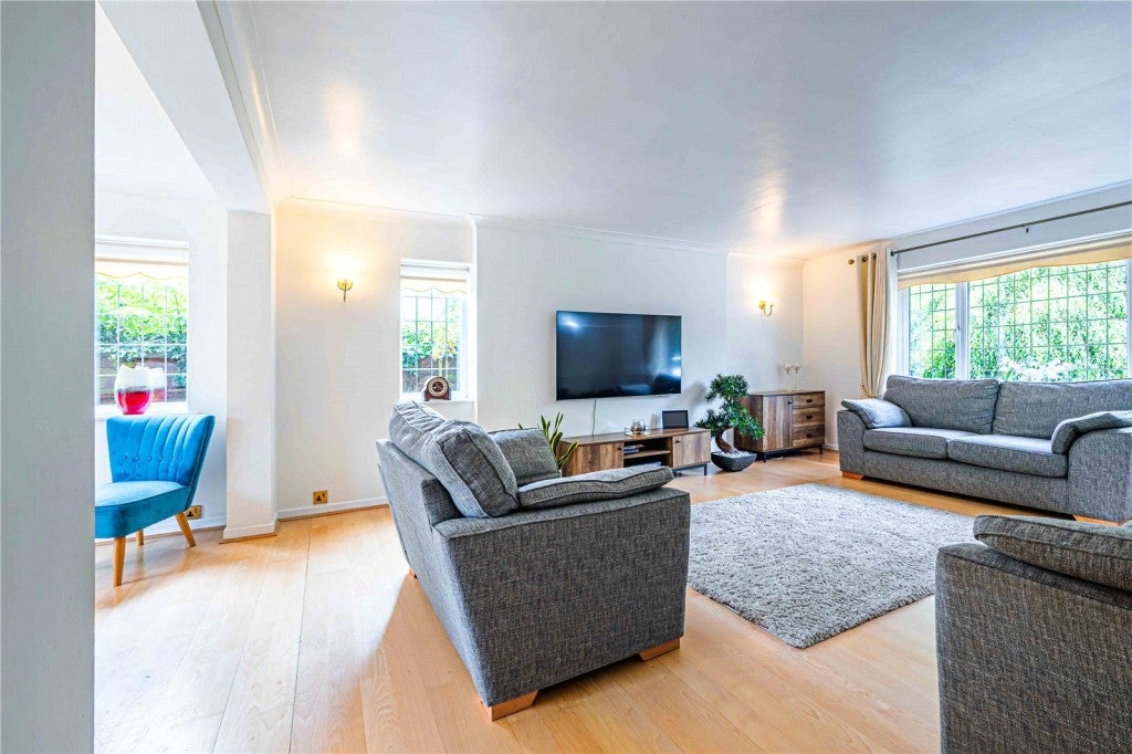 House Bedmond Road in Dacorum