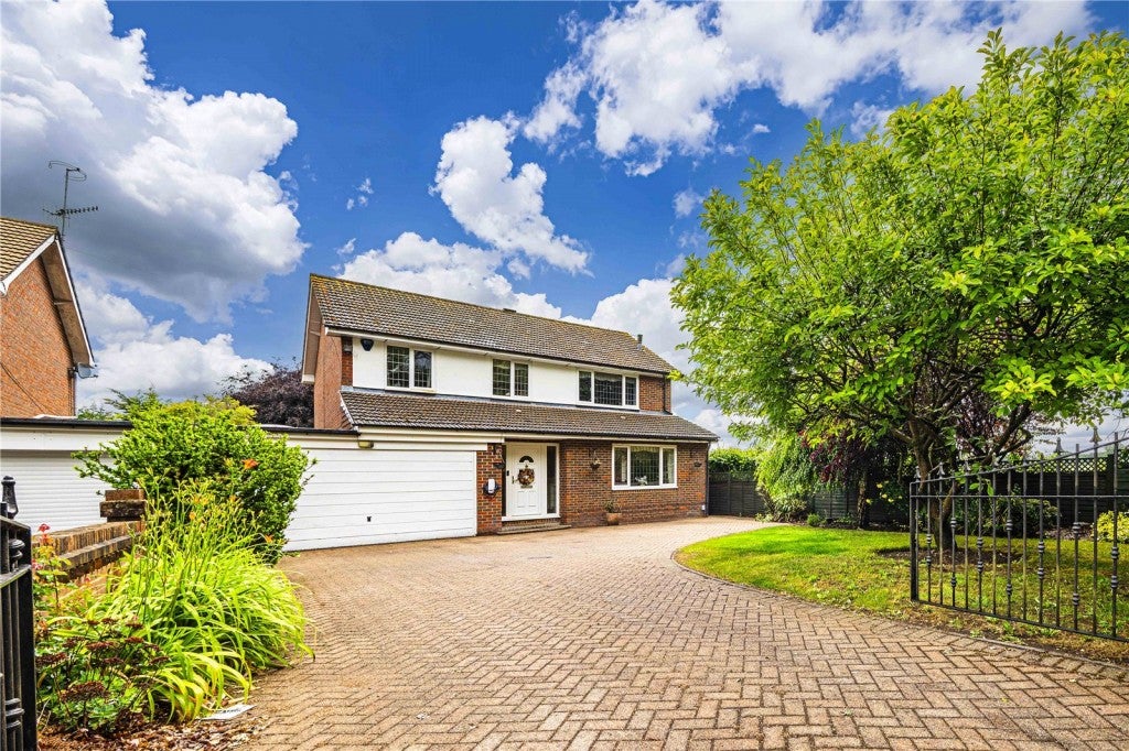 House Bedmond Road in Dacorum