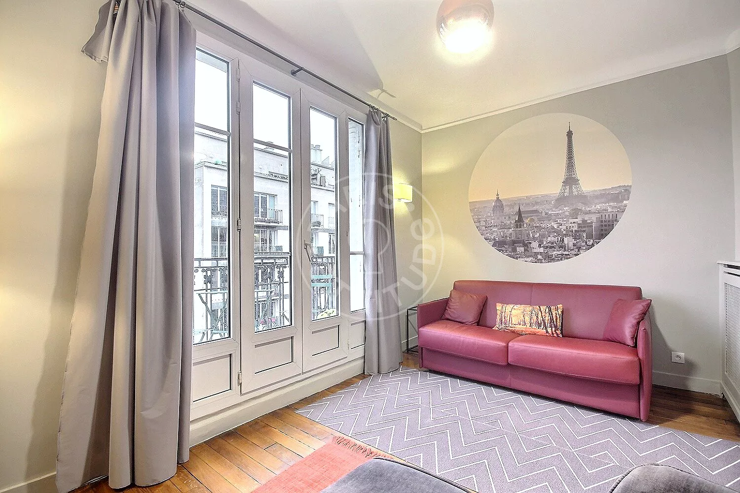 Flat Rue de la Convention in Paris