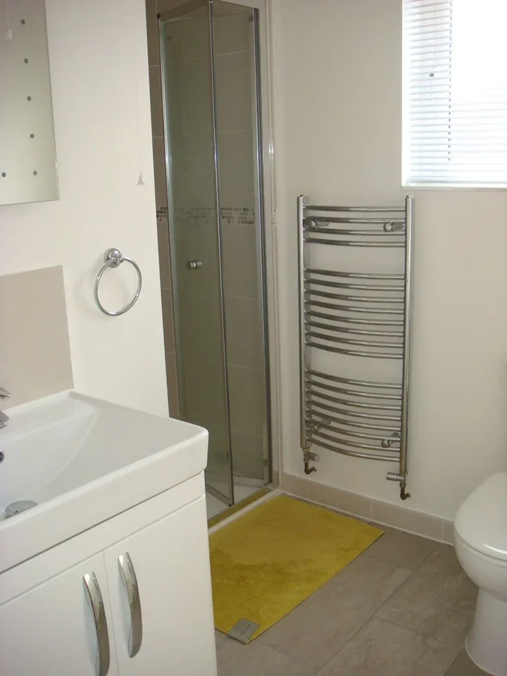 Room Taunton Avenue in Greater London