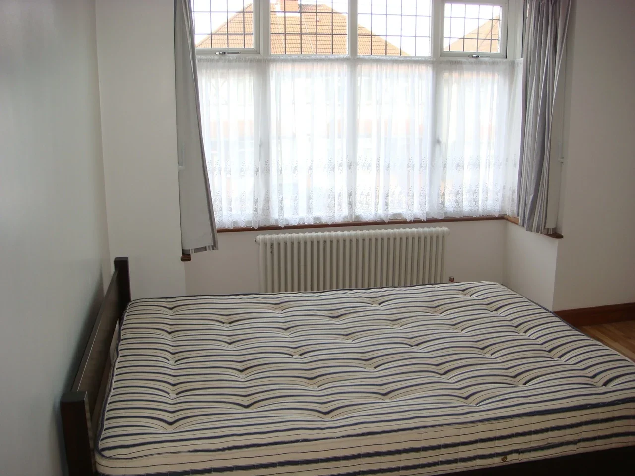 Room Taunton Avenue in Greater London