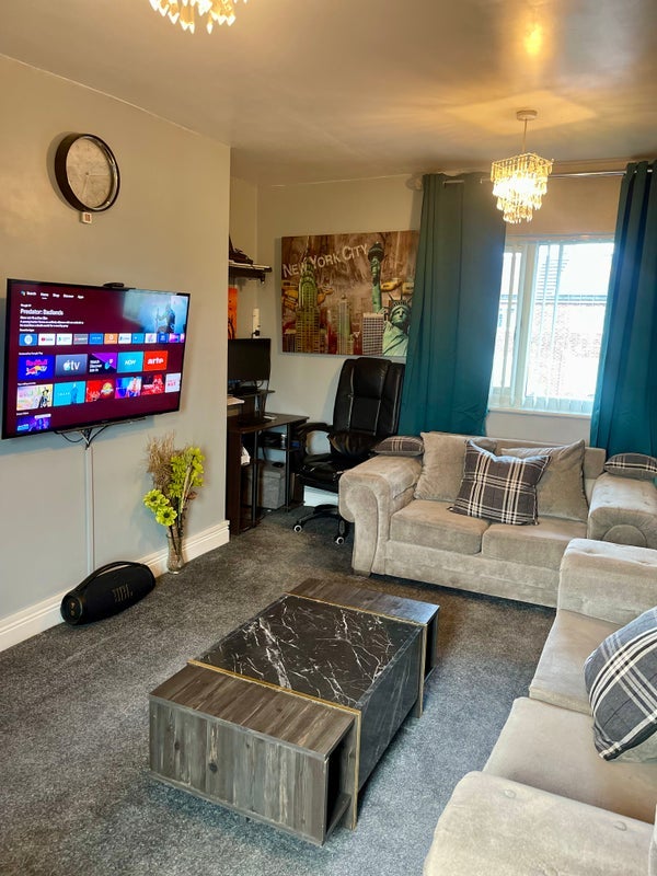 Room Rowrah Crescent in Middleton