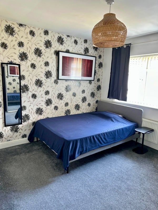 Room Rowrah Crescent in Middleton