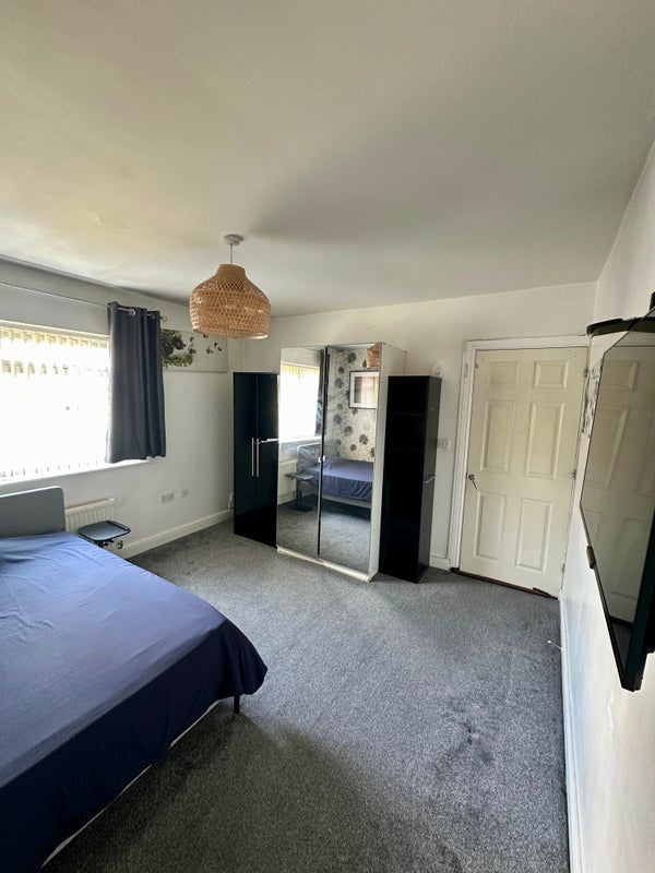 Room Rowrah Crescent in Middleton