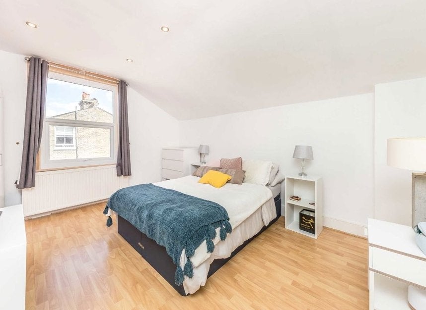 Flat Kyrle Road in Greater London