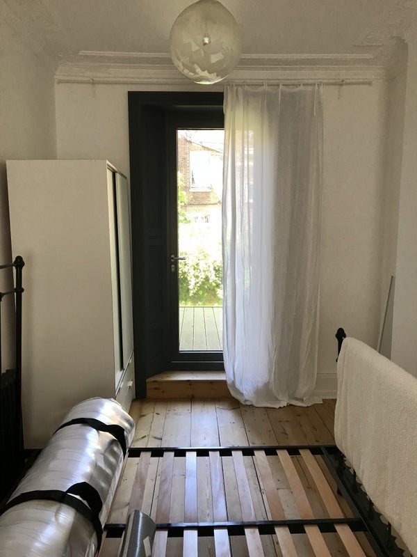 Room King's Road in Greater London
