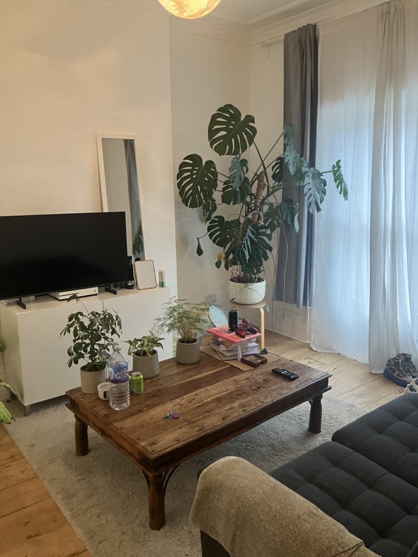 Room King's Road in Greater London