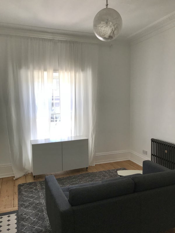 Room King's Road in Greater London