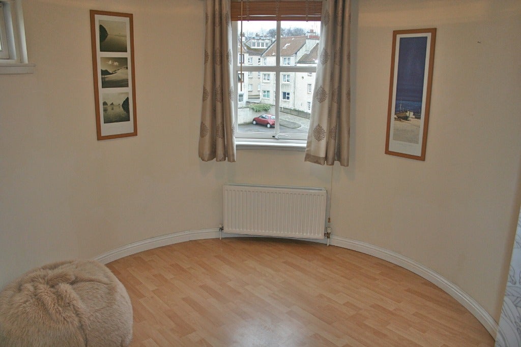 Flat Newhaven Place in Edinburgh