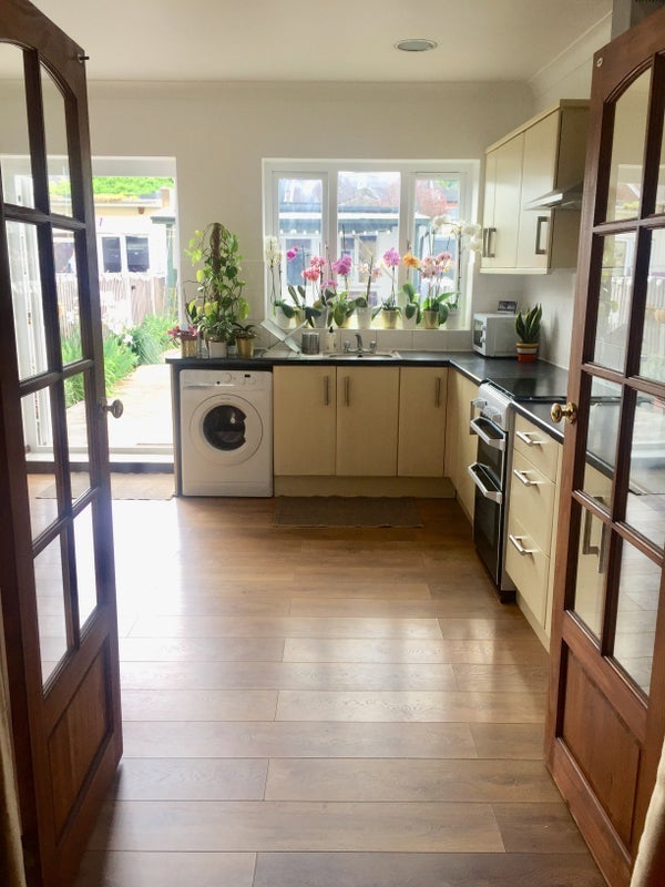 Room Kensington Avenue in Greater London