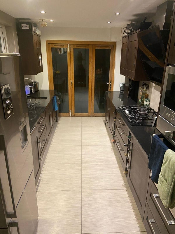 Room Mascotte Road in Greater London