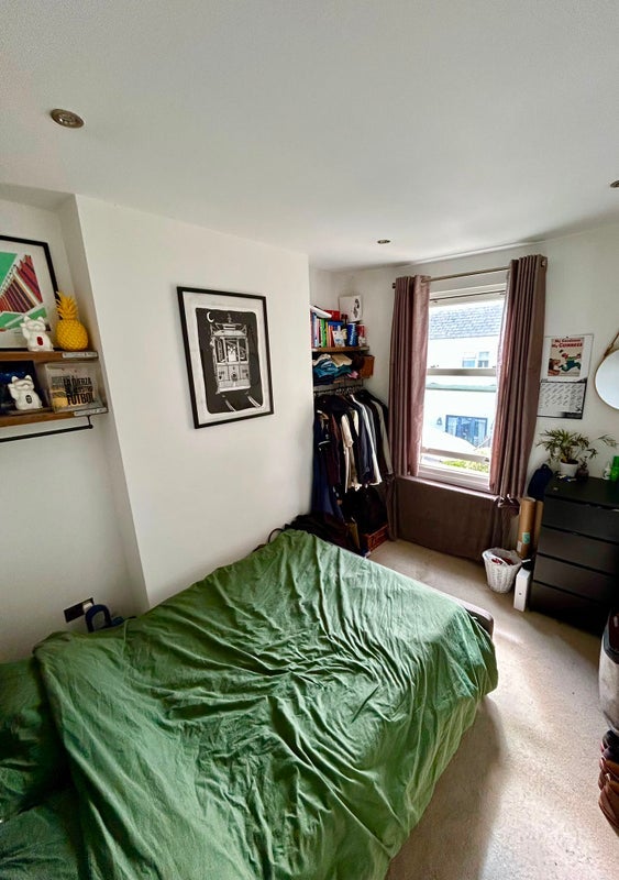 Room Mascotte Road in Greater London