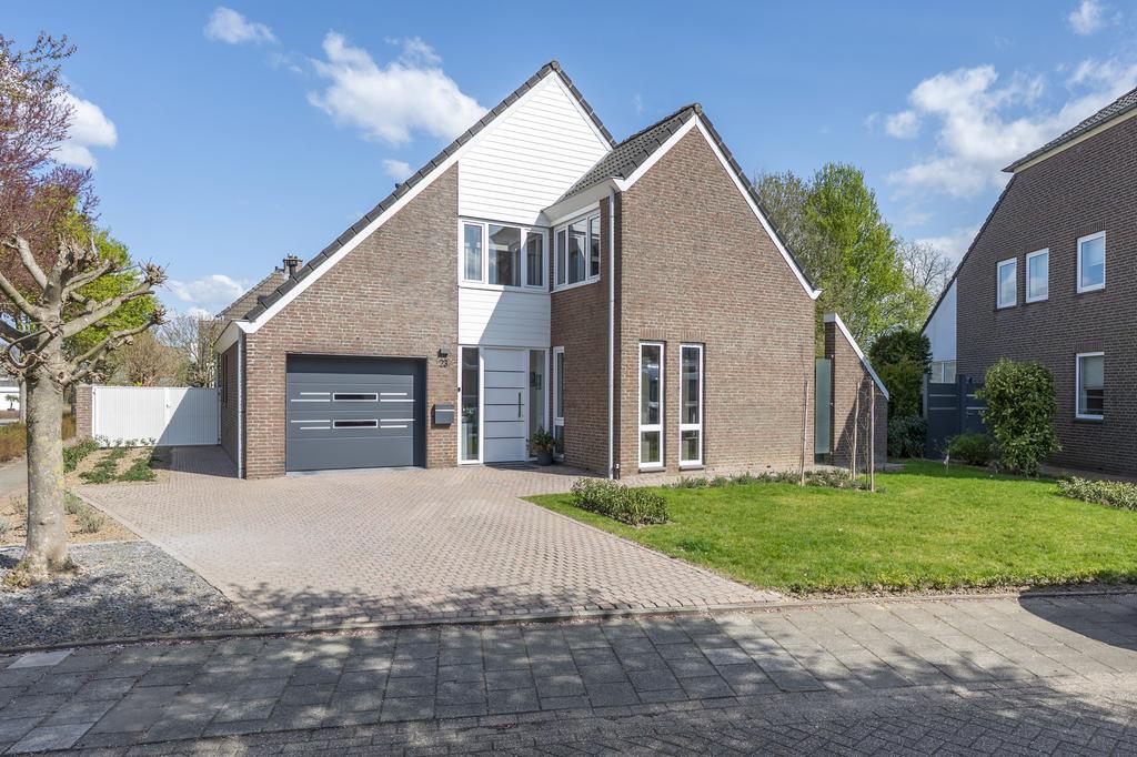 Huis Dorpstraat 23 in Buchten