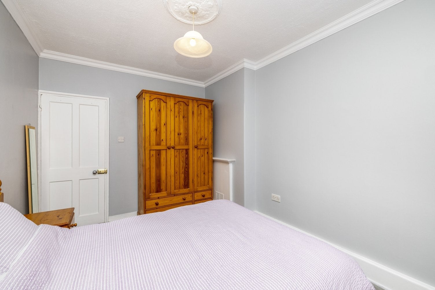 Flat Union Road in Greater London