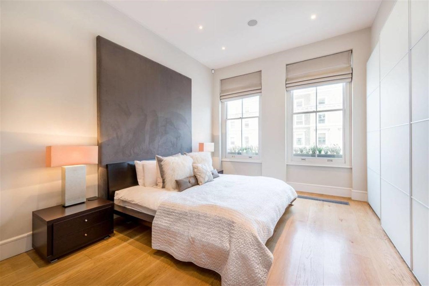 Flat Cornwall Gardens in Greater London