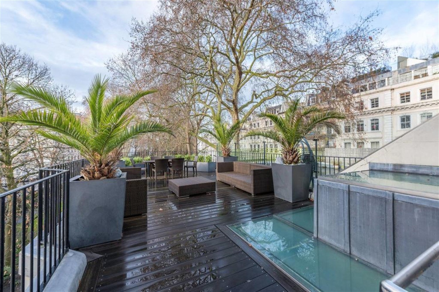 Flat Cornwall Gardens in Greater London