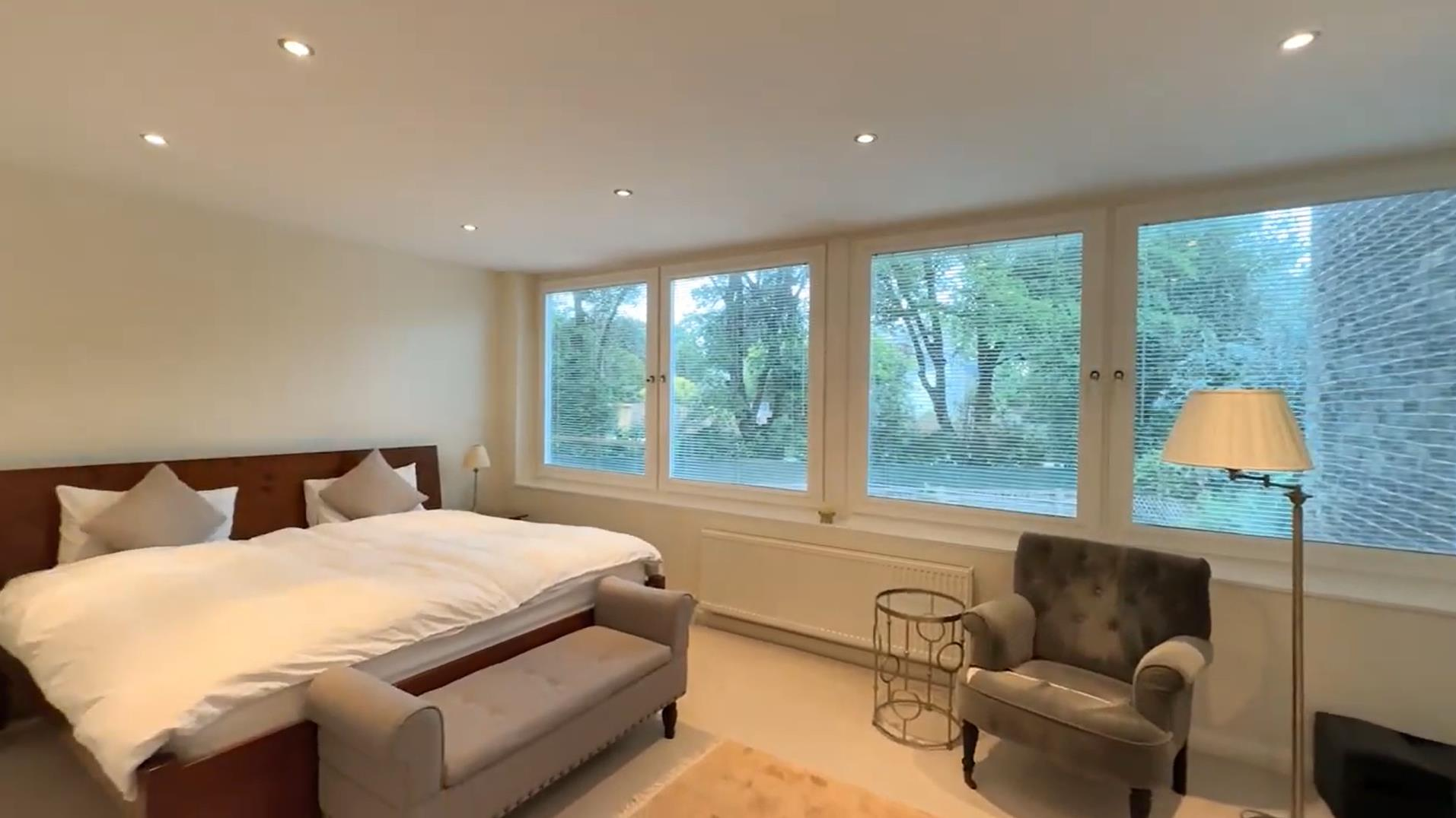 House Cedar Court in Greater London