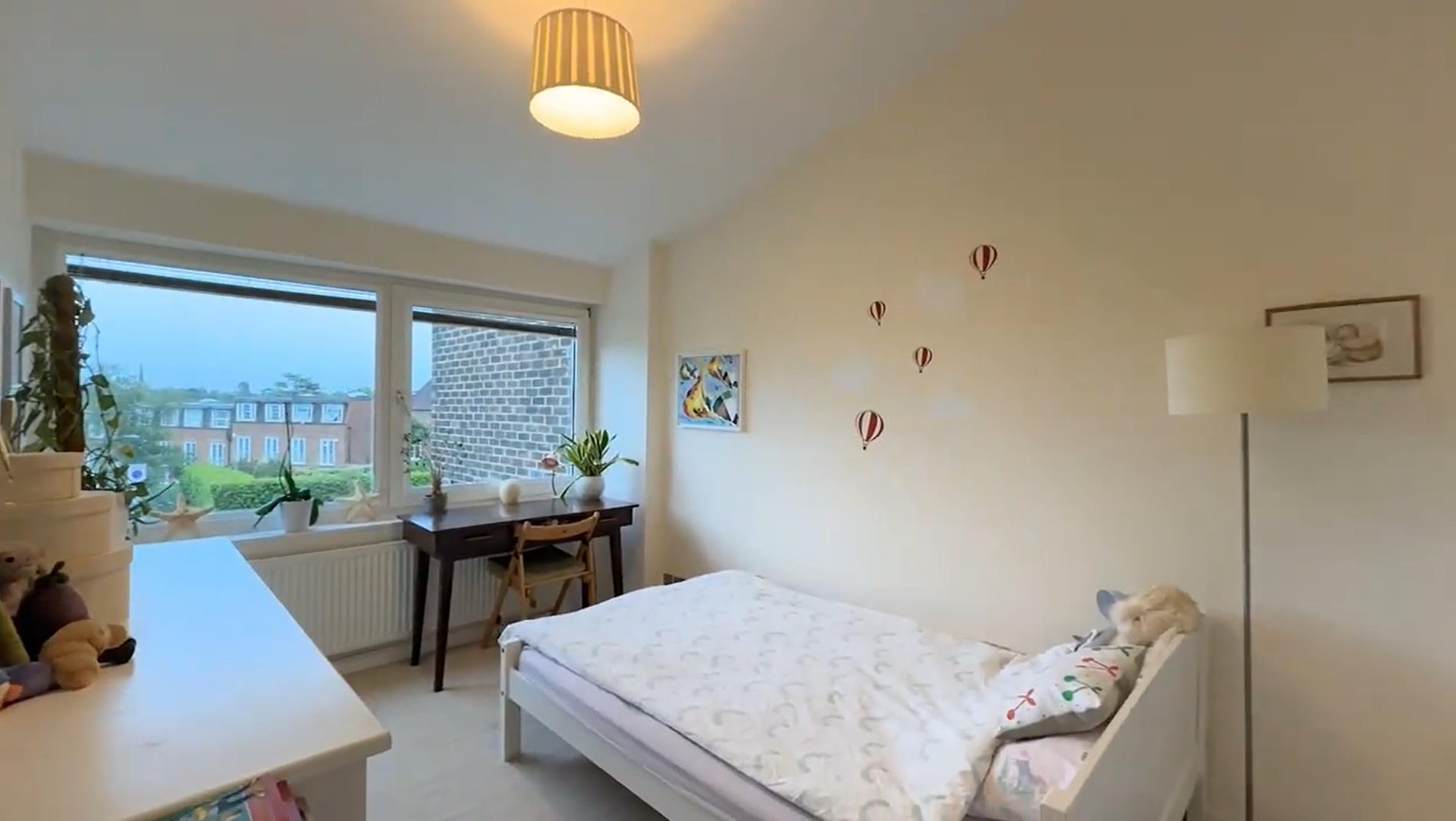 House Cedar Court in Greater London