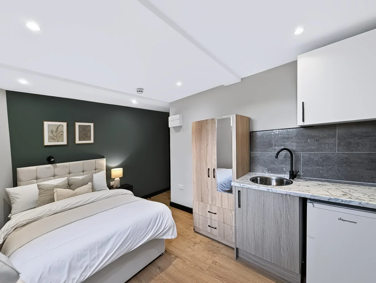 Room Stoke Newington High Street in Greater London