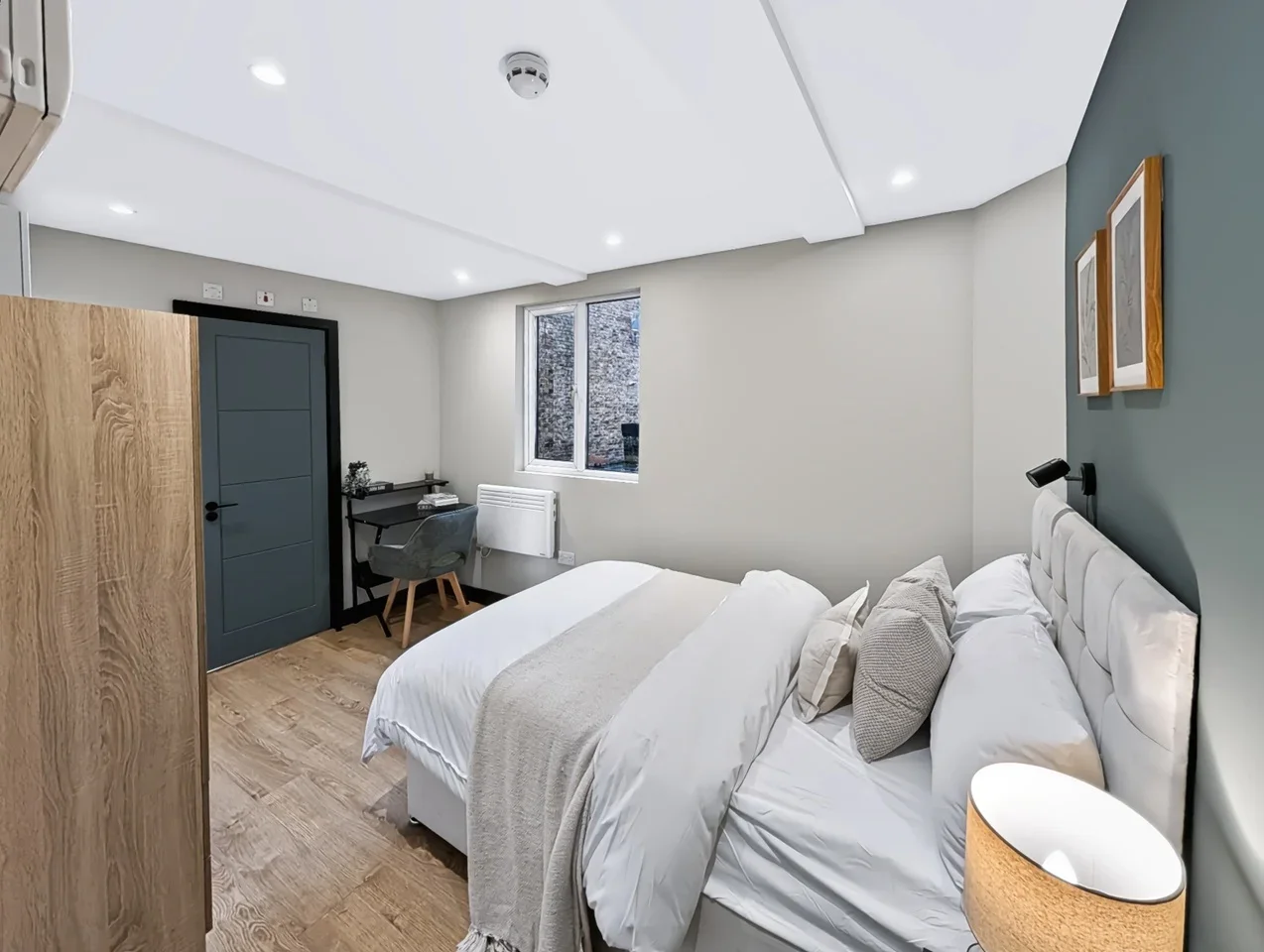 Room Stoke Newington High Street in Greater London