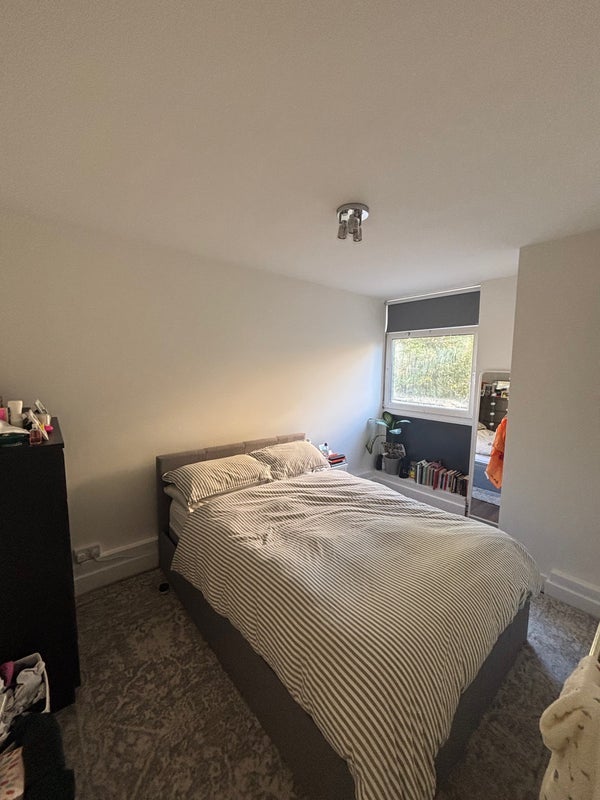Room Tomlinson Close in Greater London