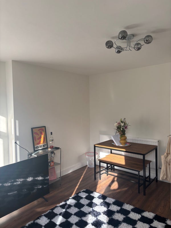 Room Tomlinson Close in Greater London