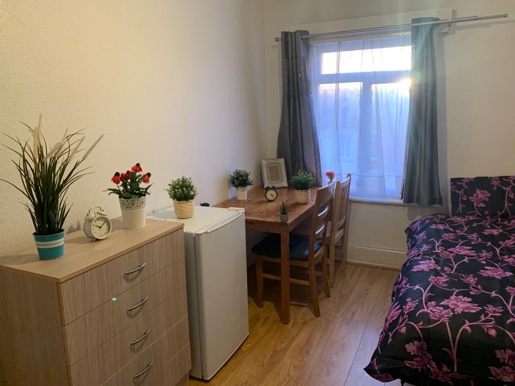 Room Hornsey Park Road in Greater London