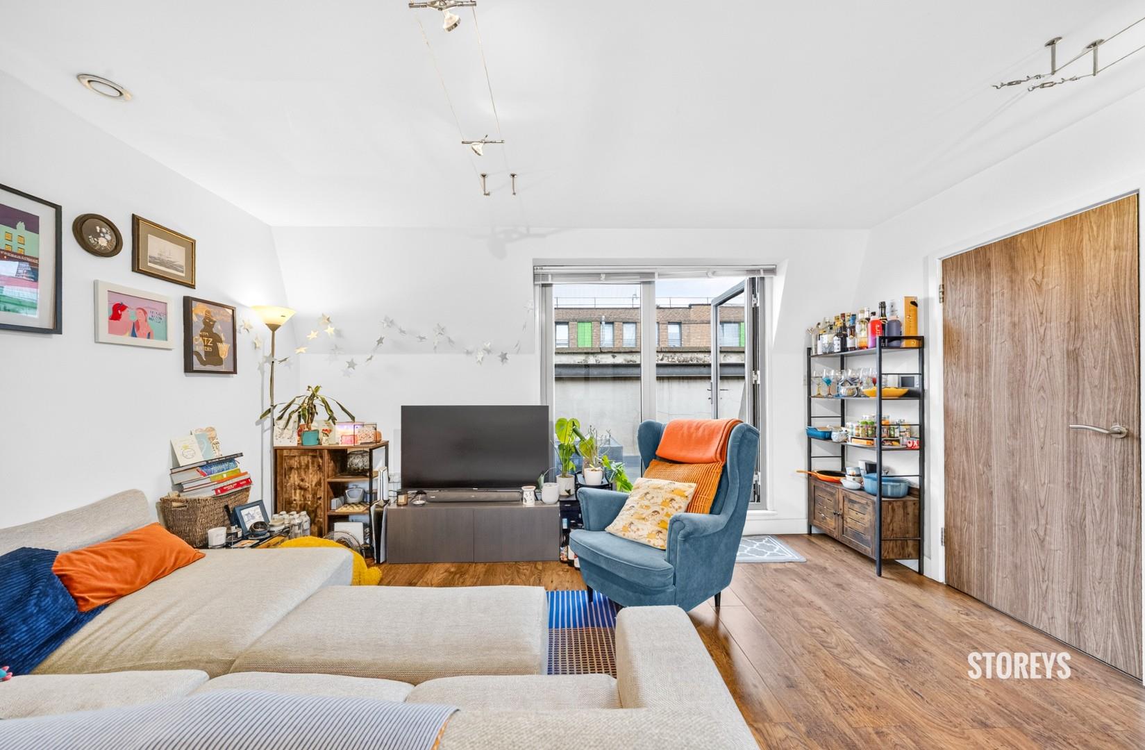 Flat Boleyn Road in Greater London