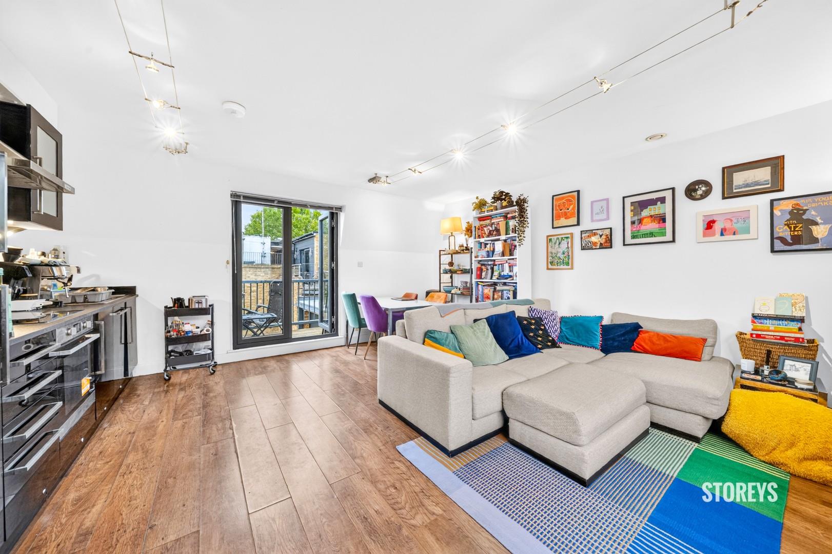 Flat Boleyn Road in Greater London