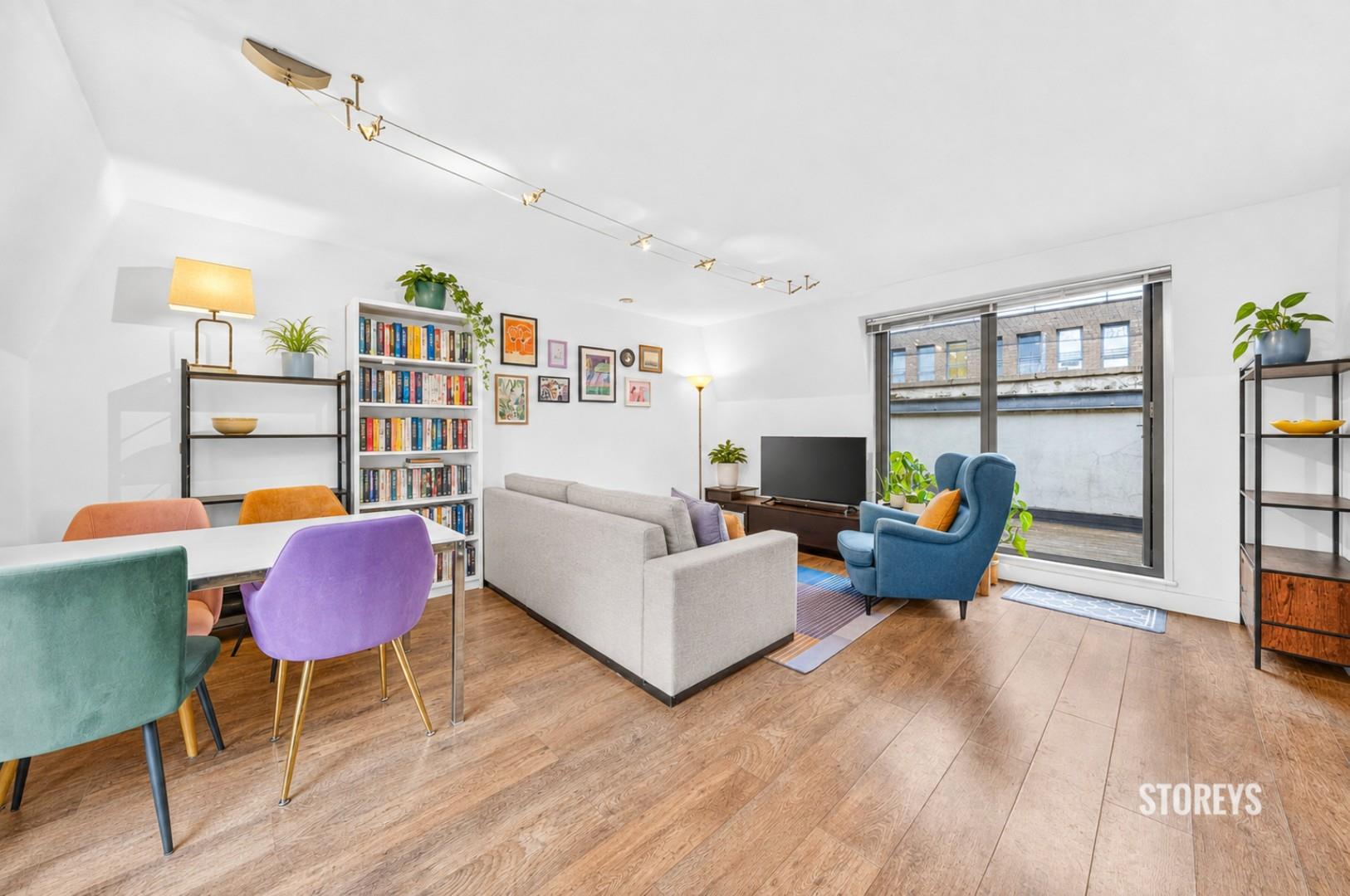 Flat Boleyn Road in Greater London