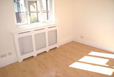 Flat West Close in London