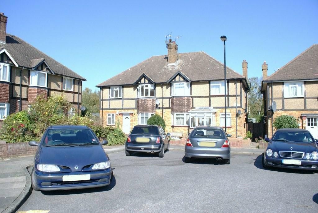 Flat West Close in London