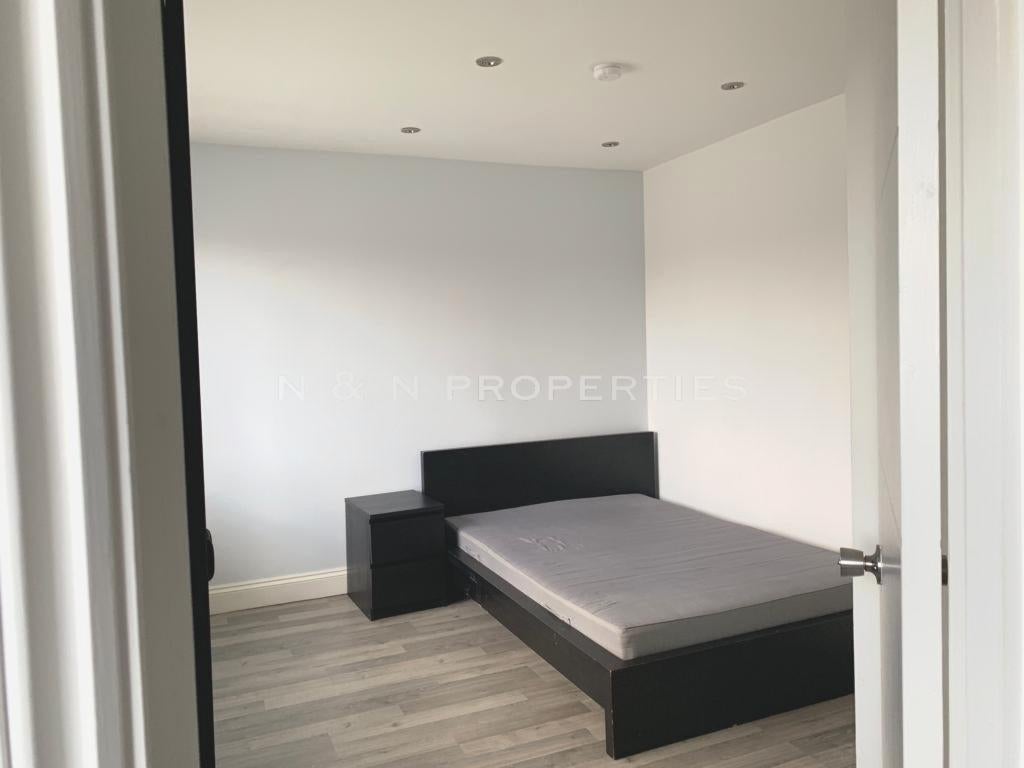 Room Fremantle Road in Greater London