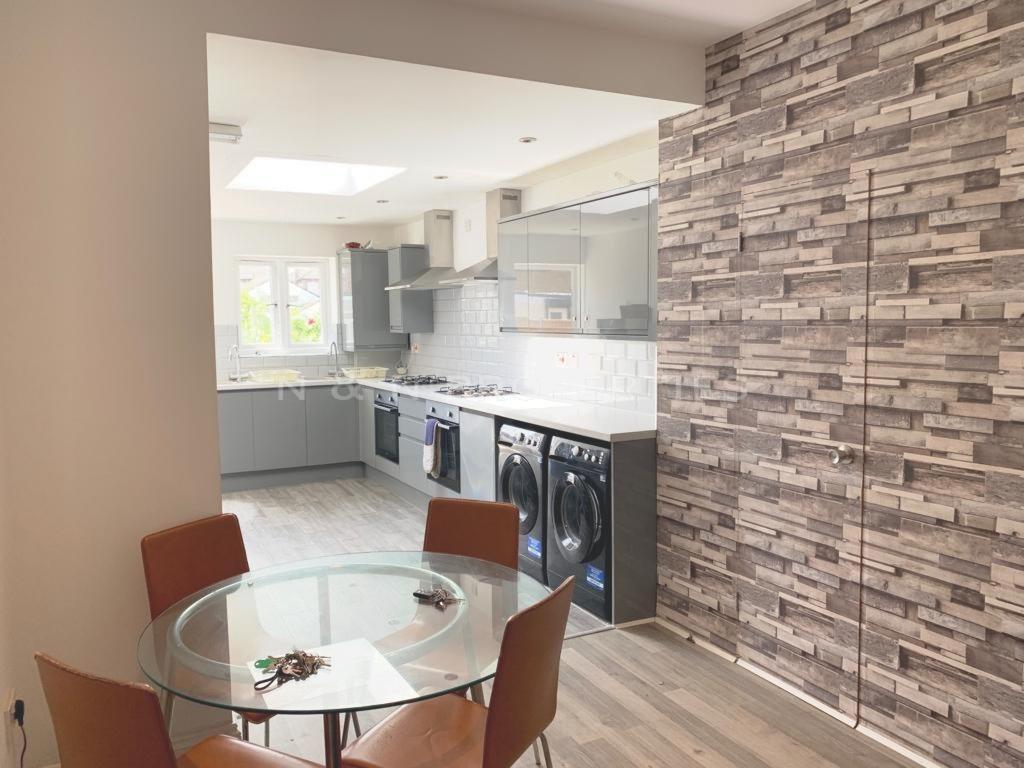 Room Fremantle Road in Greater London