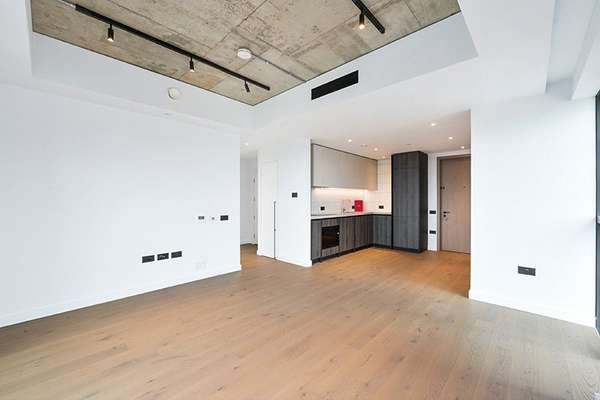 Flat Surrey Quays Road in Greater London