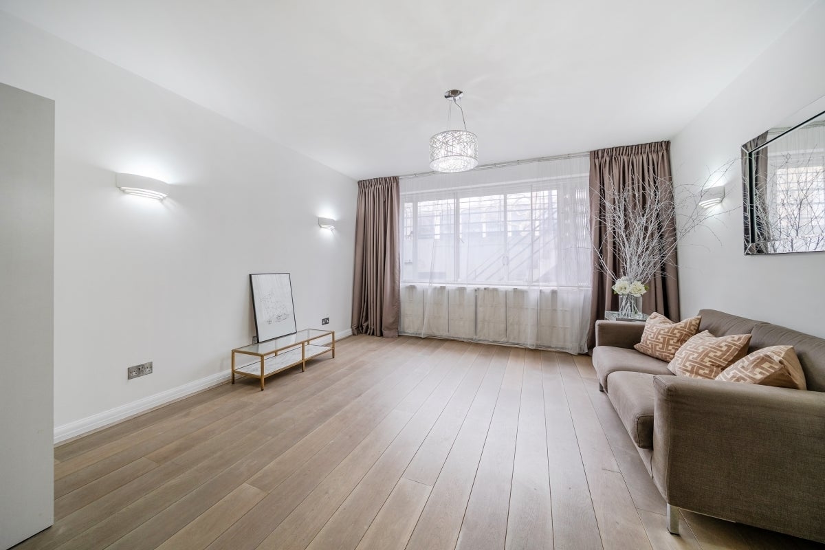 Flat Cromwell Road in Greater London