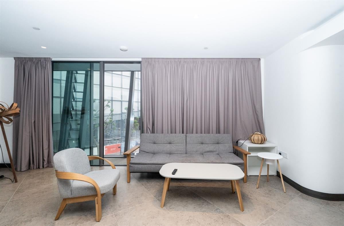 Flat Blackfriars Road in Greater London