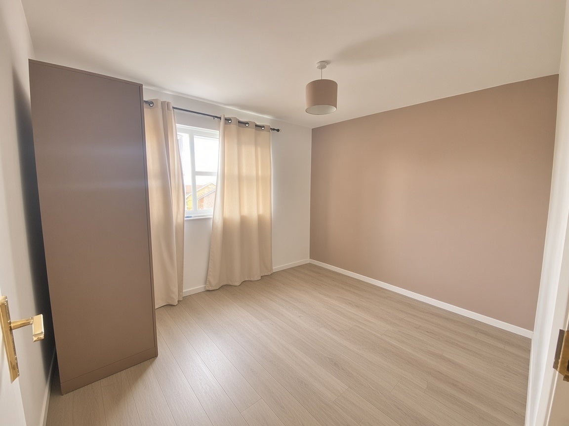 Flat Clifford Road in Grays